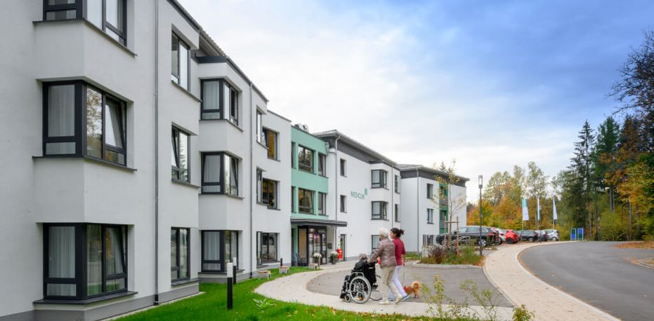 Außenaufnahme Eingang Seniorenresidenz Hermann Schall Haus